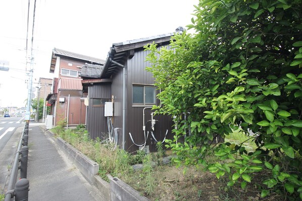 神谷様八幡町五丁目貸家の物件外観写真